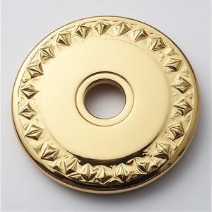 Plaque arrière décorative en laiton finition antique, conçue pour les intérieurs classiques, avec une construction durable et des détails élégants - Product Image 2