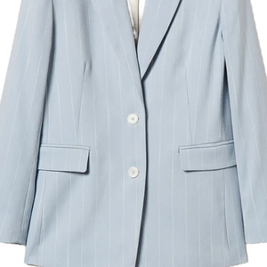 Blazer para Mujer al por Mayor, Fabricado en Fábrica, Azul Claro con Rayas Finas, Solapa con Muescas, Bolsillos con Solapa, Corte Entallado, Estilo Oficina - Product Image 4