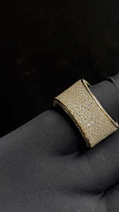 Bague de championnat élégante et personnalisable pour homme, plaquée rhodium, sertie de moissanite, style hip-hop, modèle à dessus plat, pour tenue formelle ou décontractée - Product Image 4