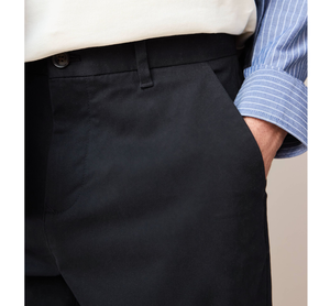 กางเกงชิโน่ผู้ชายสีน้ำเงินกรมท่า ผ้าทวิลยืด ป้องกันขนร่วง ป้องกันรอยยับ ผ้าฝ้ายออร์แกนิค ระบายอากาศ แห้งเร็ว ทรงตรงกลาง ใส่สบายสำหรับฤดูร้อน - Product Image 2