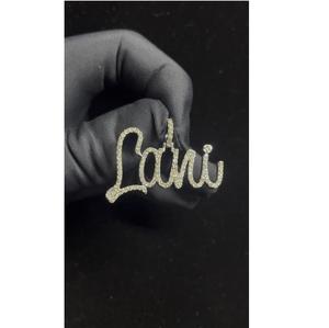 Colgante de Plata de Ley 925 con Piedra Brillante de la Mejor Calidad, Estilo Hiphop, con Nombre Personalizado, Moissanita Color VVS/D para Mujer - Product Image 1