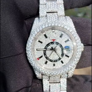 นาฬิกาฮิปฮอปแบบเหรียญรุ่นลิมิเต็ดอิดิชั่น ประดับเพชรหรูหรา ดีไซน์กลไก พร้อมหน้าปัดสีเงินและสายแบบ Pave ประดับเพชรเต็มเส้น - Product Image 1