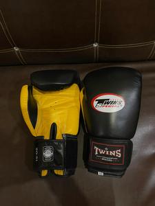 Guantes de Boxeo de Entrenamiento con Estampado Completo, Último Modelo Twins, Profesionales de Muay Thai, Cuero Genuino de Vaca, Protección UV, con Cordones - Product Image 6