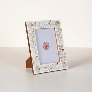 กรอบรูปทรงสี่เหลี่ยมผืนผ้าแนวตั้งประดับมุกเปลือกหอย รุ่นเบล่า อาร์ติซาน 111 งานแฮนด์เมด ตกแต่งด้วยมุกเปลือกหอย สำหรับตั้งโต๊ะ ของตกแต่งบ้าน ของขวัญ - Product Image 3