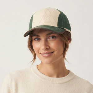 Gorra de Béisbol Deportiva Ajustada con Tela Resistente, Corona Estructurada, Visera Curva, Costuras Reforzadas y Cómoda para Usar en Equipo - Product Image 4