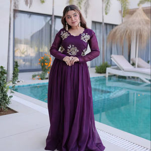 Robe Anarkali brodée violette avec dupatta pour femme, tenue de soirée de créateur, tenue ethnique, collection de mariage festive indienne - Product Image 1
