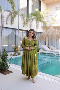 Conjunto de Salwar Kameez Étnico Indio con Dupatta para Fiestas y Ocasiones Festivas para Mujer, Corte Regular Elegante para Cualquier Función - Product Image 5