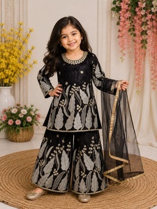 Ensemble jupe et haut traditionnel indien pakistanais noir brodé pour fille, coupe ample, pour mariage - Product Image 1