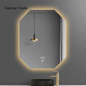 Miroir de salle de bain intelligent en verre octogonal moderne avec horloge numérique, capteur tactile et éclairage rétroéclairé chaud mural - Product Image 1