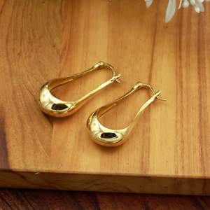 Boucles d'oreilles créoles en laiton, créoles allongées en forme de U, design minimaliste moderne, fabricant OEM ODM - Product Image 4