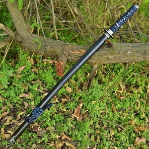 Katana japonais de samouraï, lame bleue, manche enveloppé, finitions argentées - Product Image 6