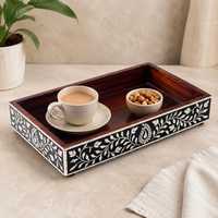 Plateau de service décoratif en bois avec bordure incrustée à carreaux noirs et blancs, collection de décoration et de cadeaux haut de gamme faits à la main