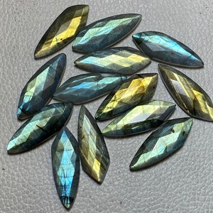 Piedra preciosa facetada de labradorita con corte marquesa, fuego azul en ambos lados, corte a cuadros, piedra suelta natural tipo cabujón para fabricación de joyas. - Product Image 2