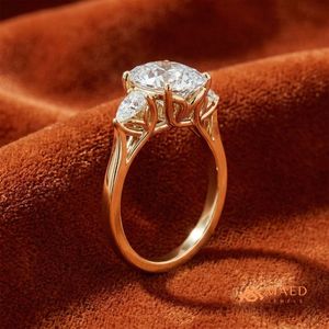 Anillo de Moissanita con Corte de Pera Dorado, Elegante Anillo de Compromiso para Mujer, Estilo NY, Joyería de Lujo, Anillo de Regalo de Moda - Product Image 3
