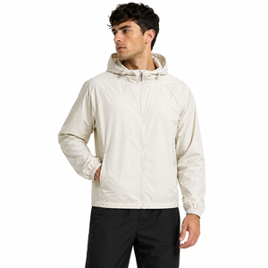 Chaqueta cortavientos duradera que ofrece comodidad ligera, movimiento flexible y cobertura confiable para actividades al aire libre y uso casual. - Product Image 1