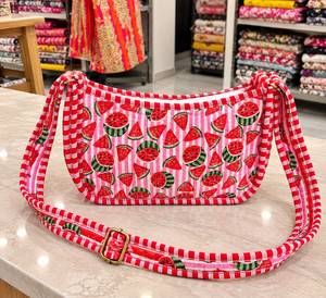 กระเป๋าสะพายข้างผ้าฝ้ายสำหรับผู้หญิง ปรับได้ ลายแตงโมสีชมพู - Product Image 1