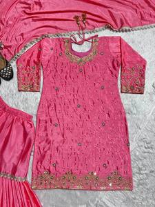 Robe de mariée traditionnelle indienne pakistanaise rose brodée pour femme, longueur ras du sol, coupe classique, avec travail doré, en polyester extensible - Product Image 5