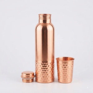 Bouteille d'eau en cuivre martelé et ensemble de verres martelés – Vaisselle portable de style traditionnel, conception anti-fuite pour la santé et le bien-être - Product Image 2