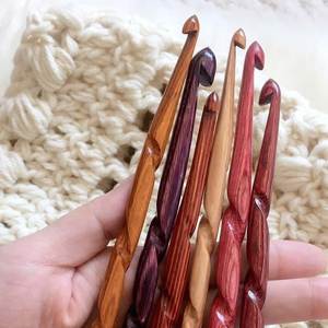 AUREVIA CRAFTS เข็มโครเชต์ไม้หลากสีแบบสั่งทำพิเศษ (15 ซม.) ทนทานและเป็นมิตรกับสิ่งแวดล้อม สำหรับร้านขายอุปกรณ์ถักไหมพรม - Product Image 4