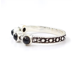 Bague Statement Bohème Faite à la Main avec Texture Géométrique Perlée et Points, Multi-Onyx Noir et Argent 925, Bijou Personnalisé - Product Image 2
