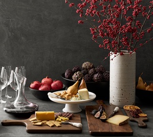 Planche à découper en bois d'acacia, épaisse, robuste, finition lisse, compatible couteaux, idéale pour couper, servir et présenter élégamment en cuisine - Product Image 6