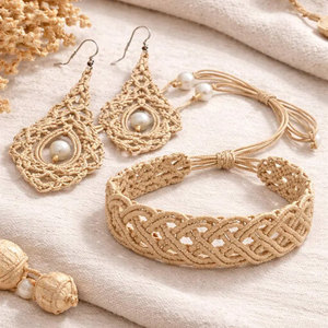 Ensemble de boucles d'oreilles et de bracelet en macramé fait main, perles, cordon beige, style bohème, réglable, bijoux en perles naturelles pour femmes - Product Image 1