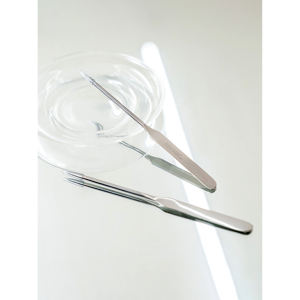 Set di spatole e tasche per l'uso di pinzette per sopracciglia - Product Image 1