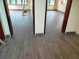 พื้น SPC แบบแข็ง VFLOOR รุ่นโมเดิร์น กันน้ำ ทนต่อรอยขีดข่วน ระบบคลิ๊กล็อค ติดตั้งง่าย ขนาดกลาง รับประกัน 5 ปี - Product Image 2