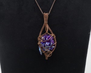 Collier en agate naturelle avec pendentif enroulé de fil de cuivre |   Collier artisanal bohème en pierres précieuses - Product Image 2