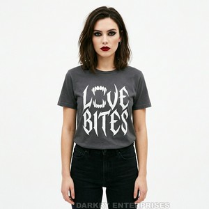 เสื้อยืดผู้หญิงลายกะโหลกแวมไพร์เอ็กซ์เรย์ ลายกราฟิกกายวิภาคศาสตร์ แนวไซไฟสยองขวัญ สีแดง ผ้าฝ้าย เสื้อผ้าสั่งทำ ผู้ผลิตเสื้อผ้าแบบ OEM โรงงาน - Product Image 3