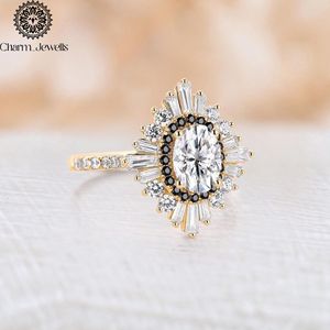 Bague de fiançailles pour femme en or massif 18 carats avec moissanite ronde, sertie de fleurs, style classique, par Charm Jewells - Product Image 4