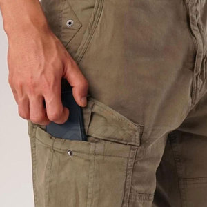 Shorts cargo confortables pour hommes avec taille élastique et coupe ample, idéaux pour les voyages et les activités quotidiennes - Product Image 4