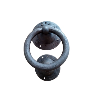 Pomo de puerta de metal rústico de alta resistencia al por mayor, tirador de anillo de hierro forjado a mano estilo gótico para puertas de castillo - Product Image 5