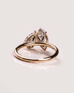 Bague de fiançailles de luxe en or pur 14 carats certifiée IGI 2026, avec deux diamants de laboratoire taille marquise et poire Toi et Moi, pour elle - Product Image 5