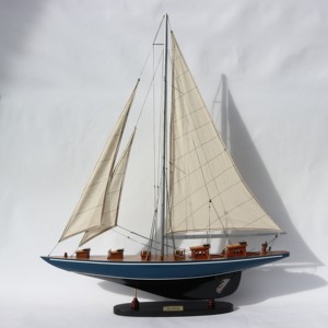 Modèle de bateau à voile britannique artisanal en bois VELSHEDA - Product Image 1
