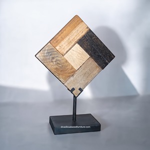 Escultura Artística Cuadrada de Madera Hecha a Mano al por Mayor sobre Soporte de Metal Negro, Decoración Moderna para Mesa del Hogar - Product Image 4
