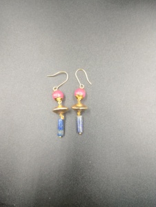 Pendientes de Aro Minimalistas Amaira Jewels, Chapados en Oro, con Perlas de Agua Salada, Diseño para Parejas, Corte Brillante, Color Azul Fantasía, Regalo para Fiesta - Product Image 1