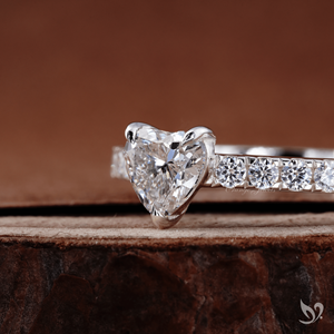 Bague de Mariage en Or Blanc 10K avec Diamant de Laboratoire Cœur Romantique Taillé en Forme de Cœur 0.50ct Certifié IGI et Pavé Cathédrale - Product Image 2