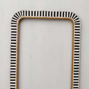 Miroir mural de luxe artisanal en os incrusté, design couronne noir et blanc pour la décoration intérieure moderne de Belladec - Product Image 4