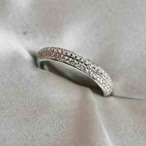 Anillo de compromiso de moissanita tallada en plata de ley chapada en oro con engaste de púas, anillo nupcial minimalista para fiesta - Product Image 3