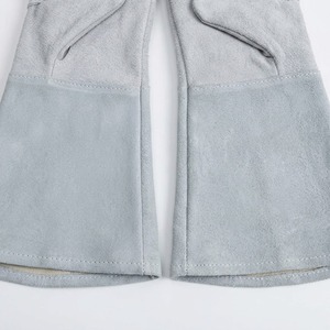 Guantes de soldadura de cuero vacuno resistente con puño largo para protección contra calor y chispas, ignífugos para construcción industrial - Product Image 6