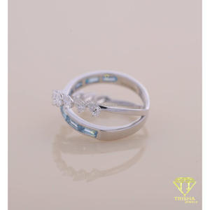 Bague ouverte en or blanc avec double bande et feuille, sertie de moissanite bleue taille baguette, pour femme, idéale pour mariage et fiançailles - Product Image 3
