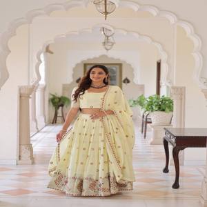 Conjunto de Lehenga de Seda VASTRA COTTAGE con Lentejuelas, Bordado Zari, Blusa Lehenga Cosida, Dupatta Bordada con Borde de Encaje - Product Image 1