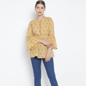 Blusa de Algodón Amarillo para Mujer, Estampado Floral, Corte Regular, con Mangas Campana y Cuello Redondo, Diseñada para Uso Casual de Verano - Product Image 1