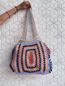 Sac de plage d'été en paille pour femmes, sac à bandoulière carré fait à la main en crochet multicolore de style vintage, nouvel arrivage - Product Image 4