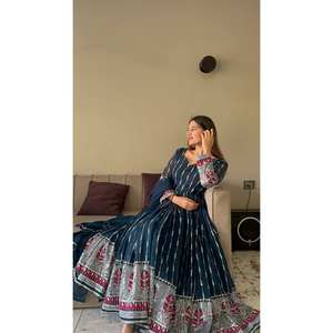 ENSEMBLE DE COSTUME ANARKALI GEORGETTE ANARKALI BRODÉ UC348 - Product Image 2