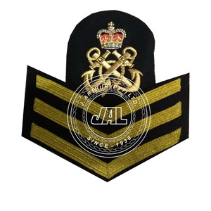 Écusson Chevron brodé à la main en fil d'or avec des rayures, accessoire uniforme - Product Image 4