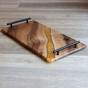 Plateau de service en résine blanche et bois, plateau artisanal à bords naturels pour cuisine et table à manger, élégant plateau incrusté de résine, décoration intérieure - Product Image 4