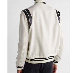 Chaqueta Universitaria Personalizada de Primera Calidad Fabricada en Fábrica, Chaqueta Varsity Cálida con Logotipo Bordado y Nombre Personalizado - Product Image 4