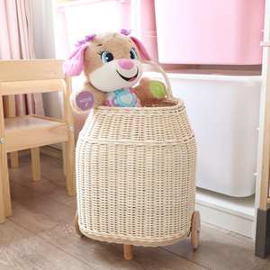 Chariot en rotin sur roulettes, panier à jouets artisanal pour enfants, paniers roulants, vente en gros - Product Image 6